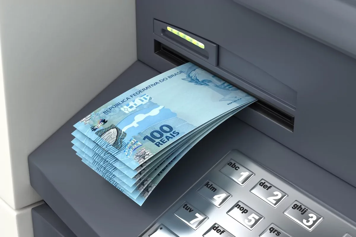 Trei Escroci Arestați Pentru Că Au Jefuit Persoane În Vârs Din Madrid Folosind „Metoda Semănatului”Tă La Bancomate
