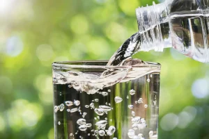 „Sistemul Solar Care Desaliniză Apa Mării”: O Tehnologie Revoluționară Produce Apă Potabilă Fără Energie Electrică Externă