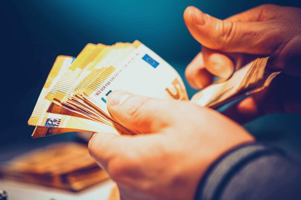 Încearcă Să Înșele O Femeie Din Palencia Cu 100.000 De Euro În Bancnote False La Cumpărarea Unei Proprietăți